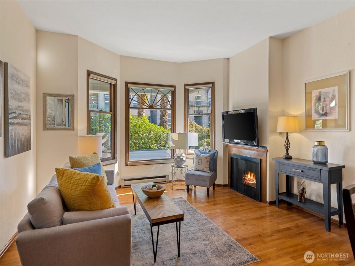 MLS #NWM2442216 image #0