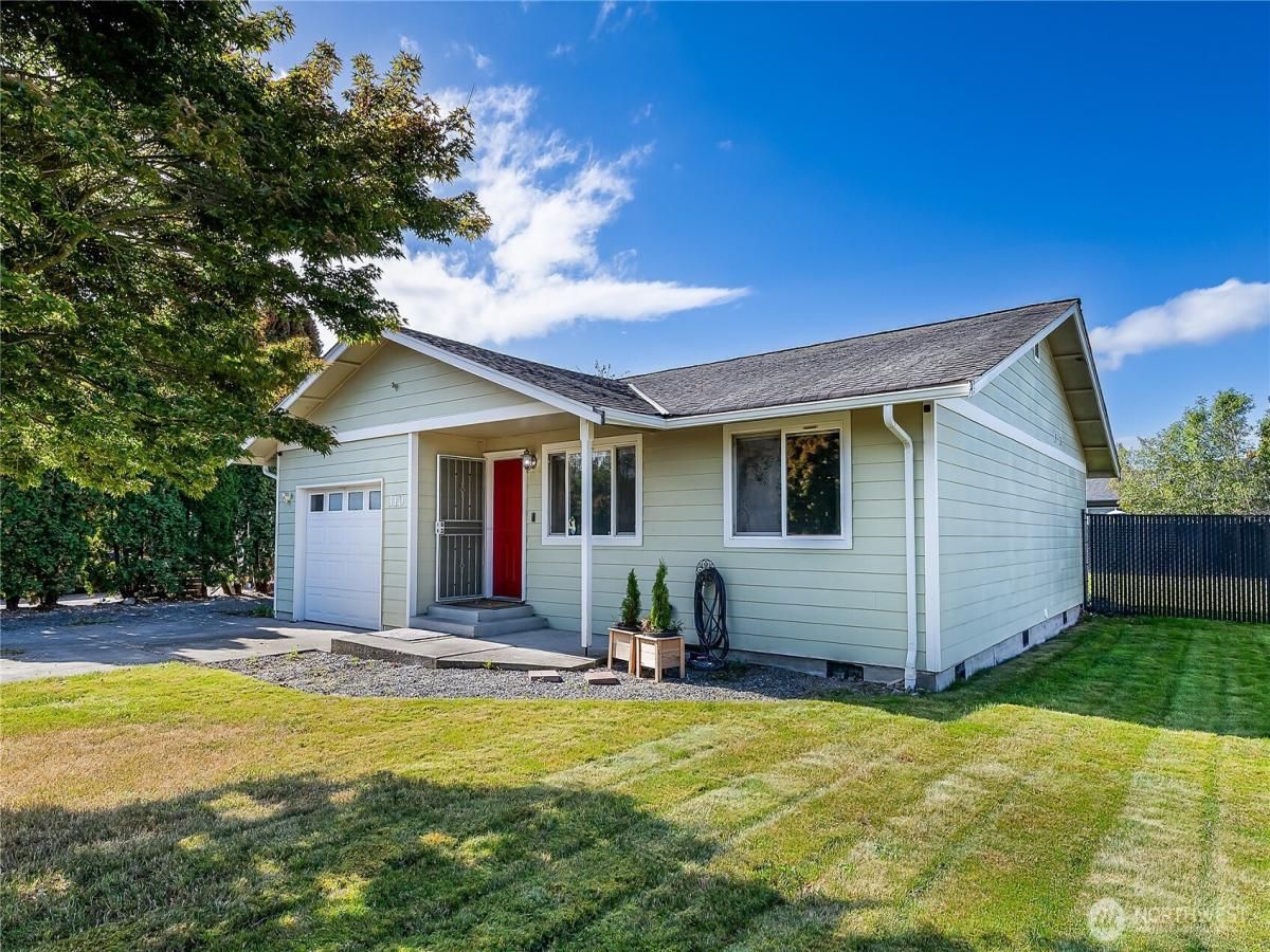 MLS #NWM2443122 image #0