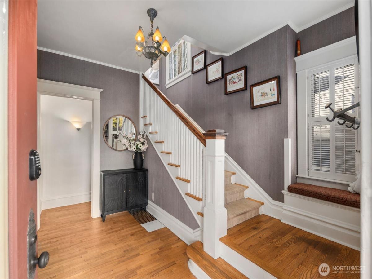 MLS #NWM2445114 image #0