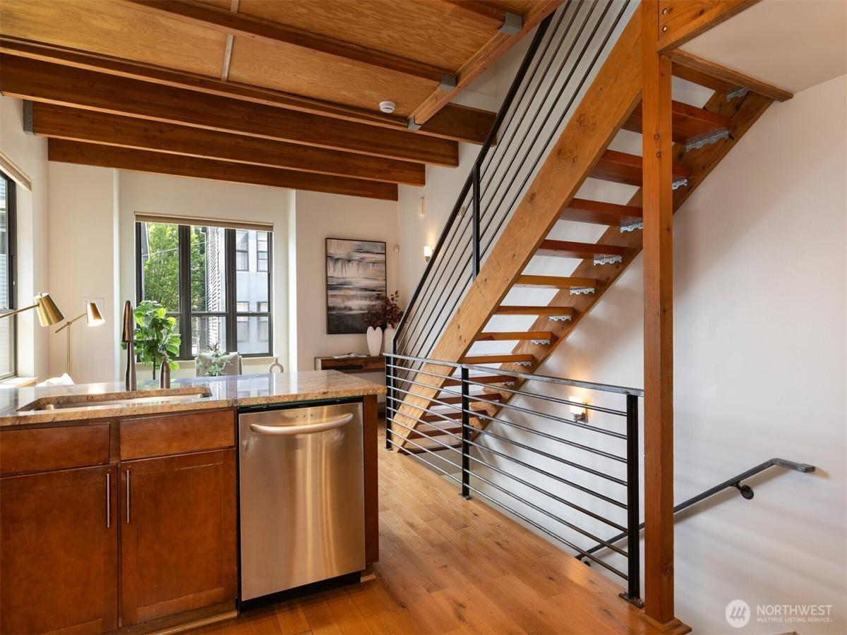 MLS #NWM2445598 image #0