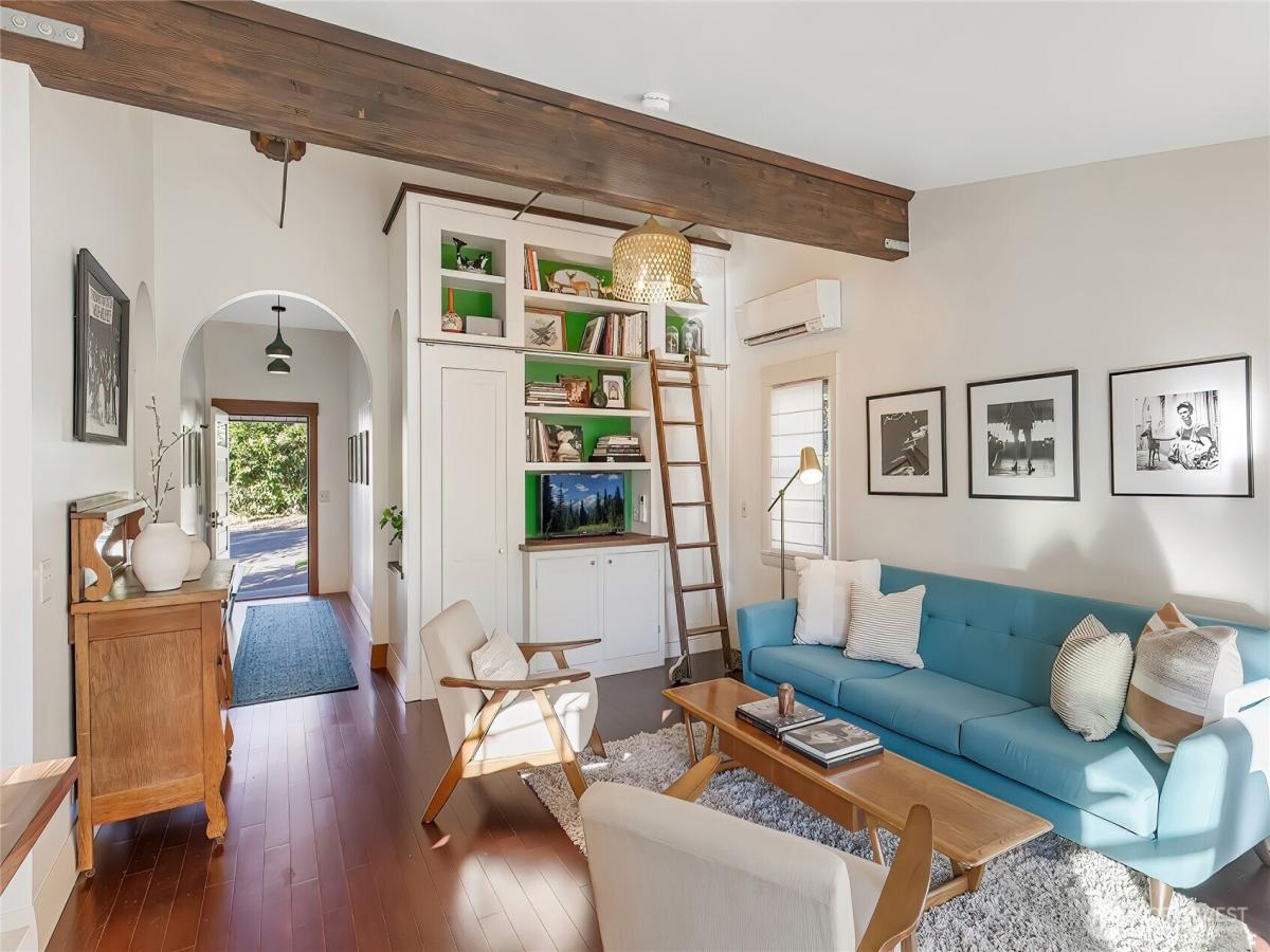 MLS #NWM2445860 image #0