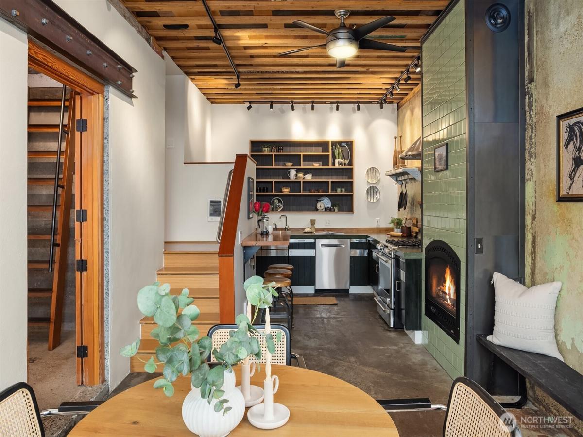 MLS #NWM2446034 image #0