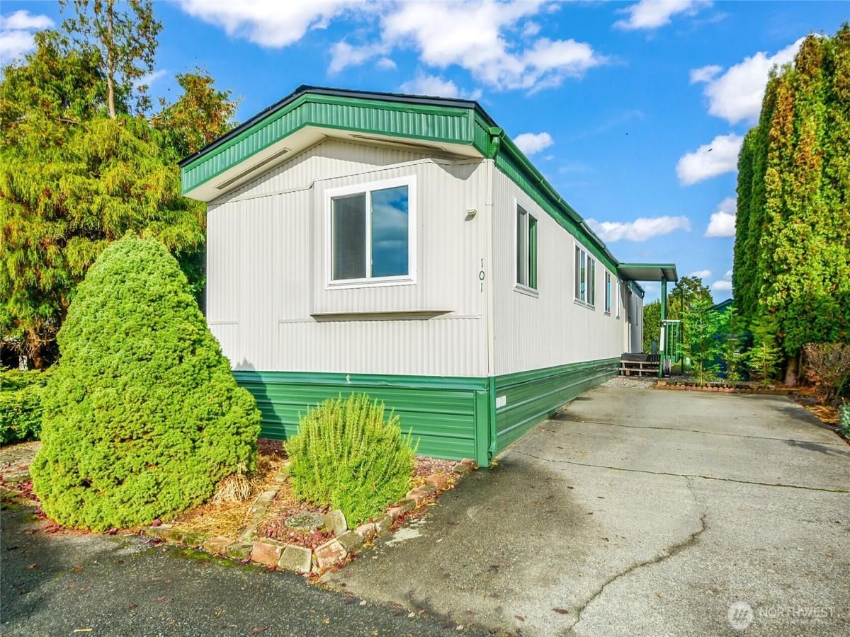 MLS #NWM2448640 image #0