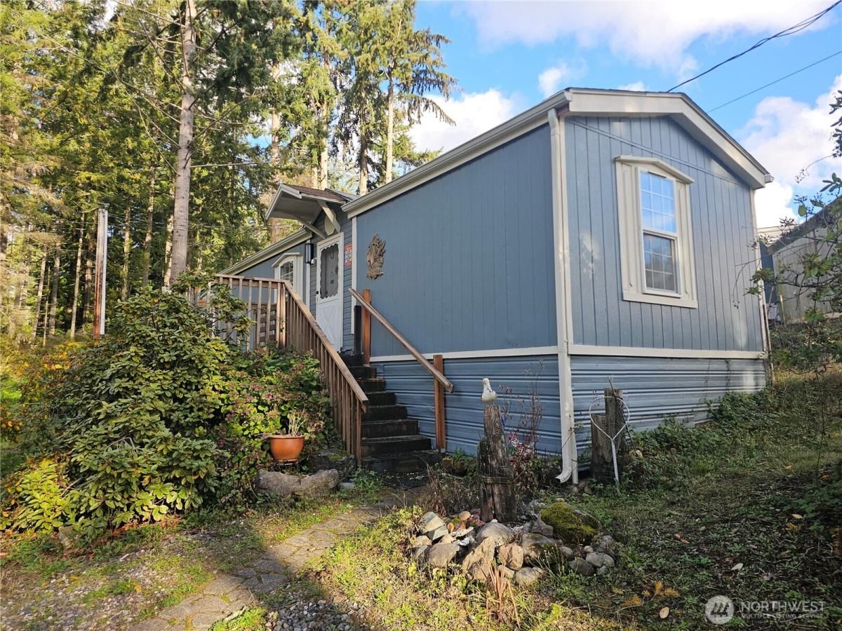 MLS #NWM2448792 image #0