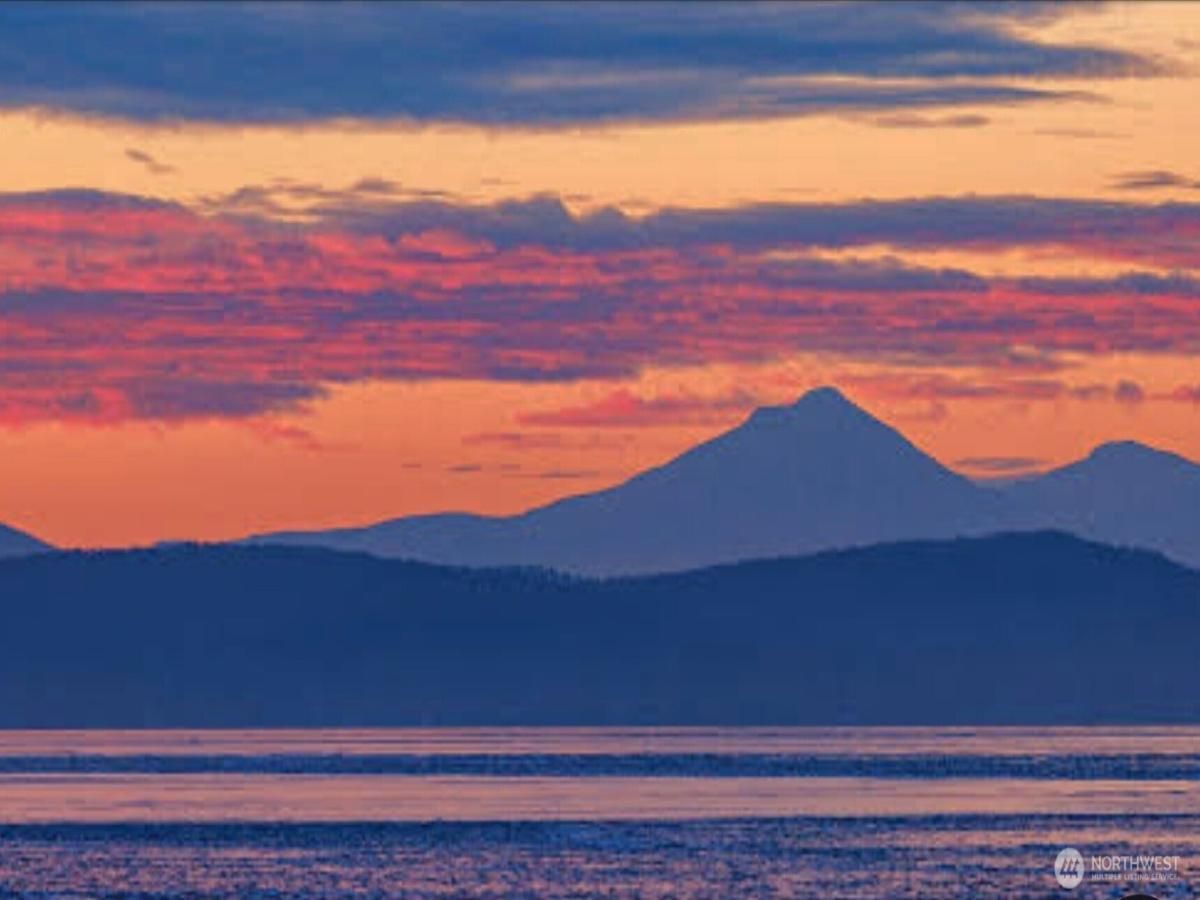 MLS #NWM2451004 image #0