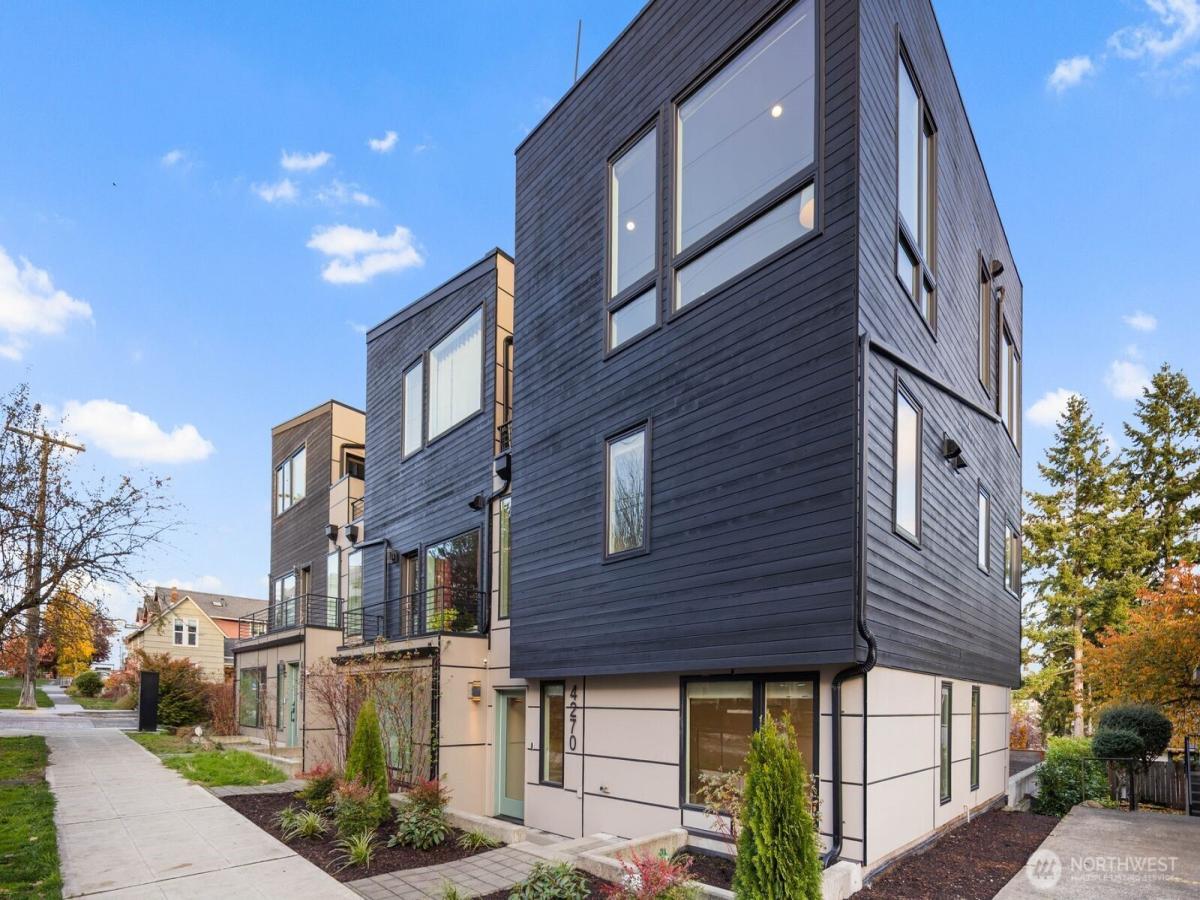 MLS #NWM2453191 image #0