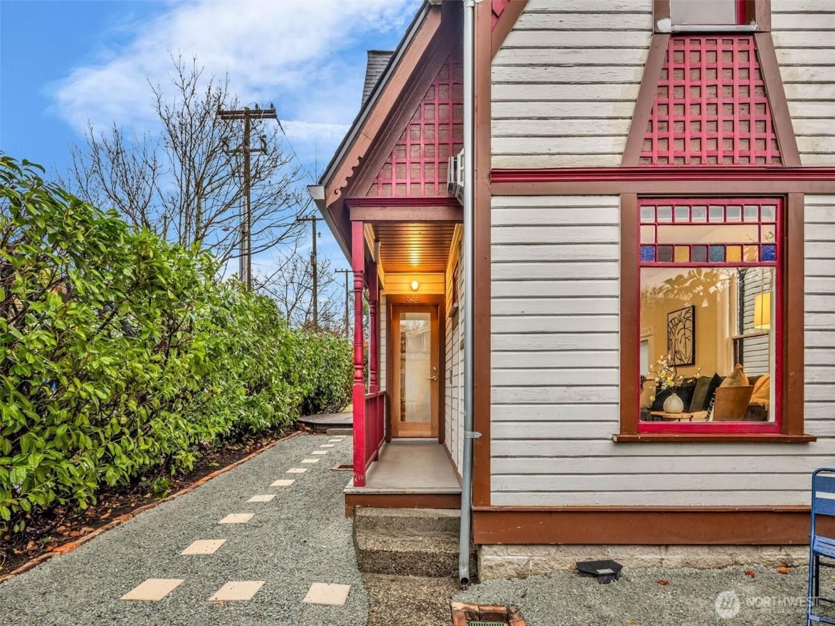 MLS #NWM2454033 image #0