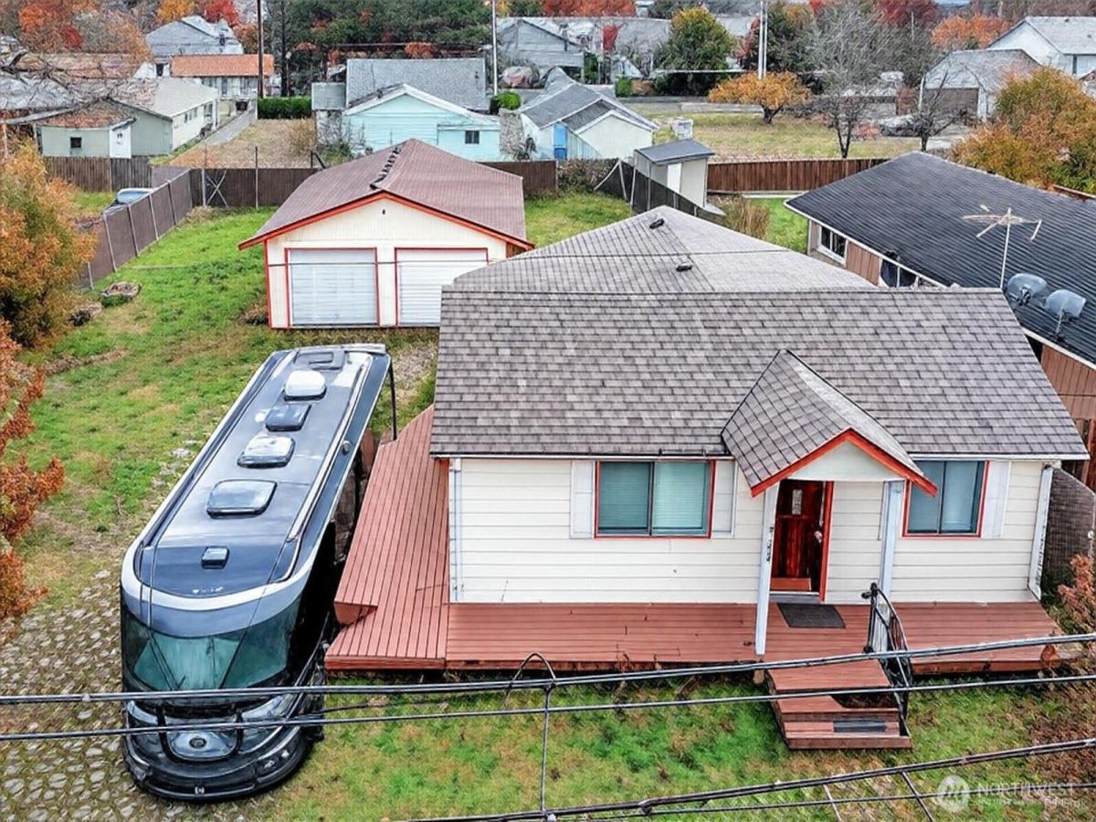 MLS #NWM2454790 image #0