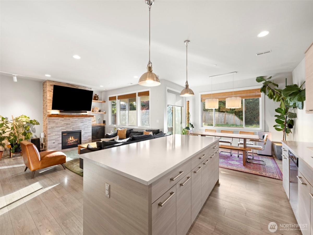 MLS #NWM2454939 image #0