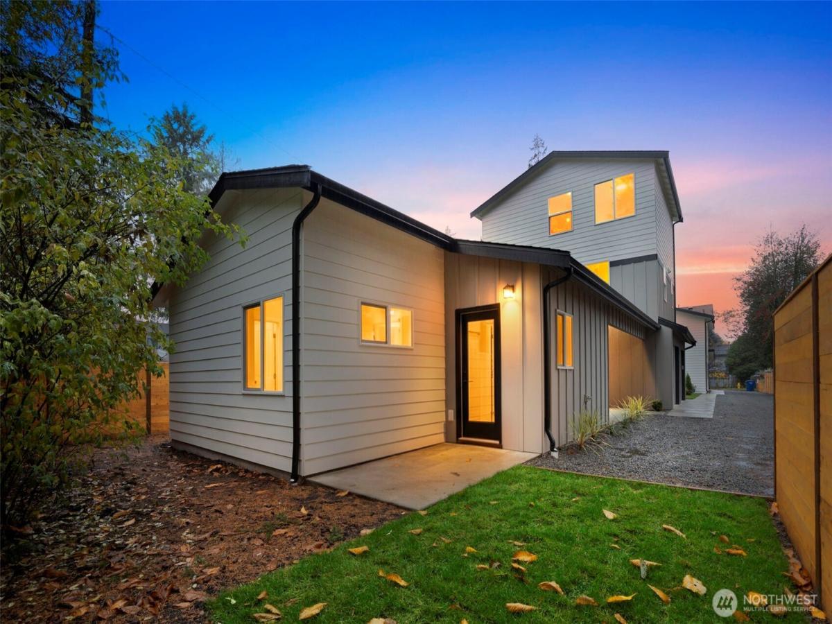 MLS #NWM2455609 image #0