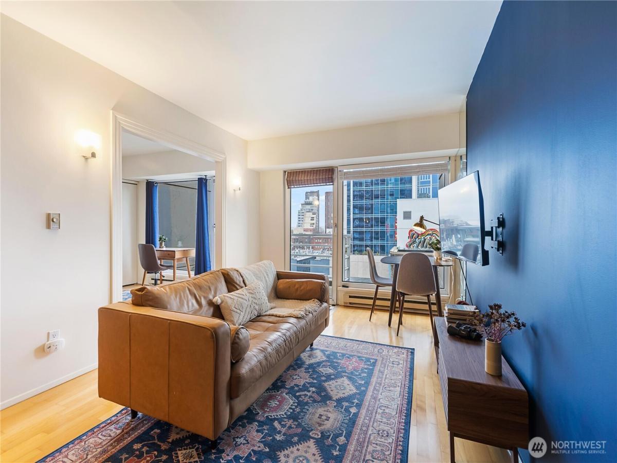 MLS #NWM2456706 image #0