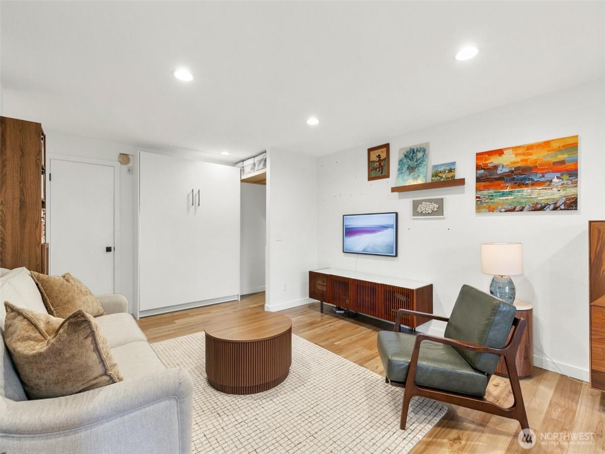 MLS #NWM2459243 image #0