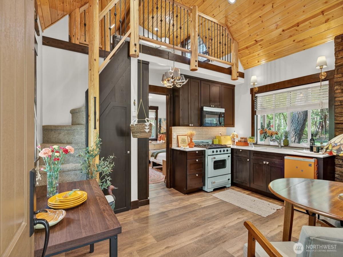 MLS #NWM2465207 image #0