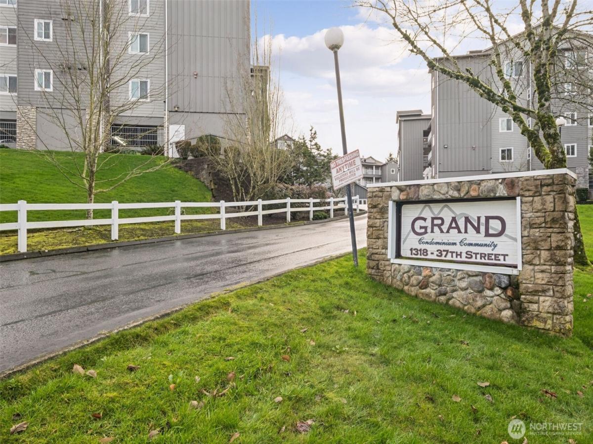 MLS #NWM2465618 image #0