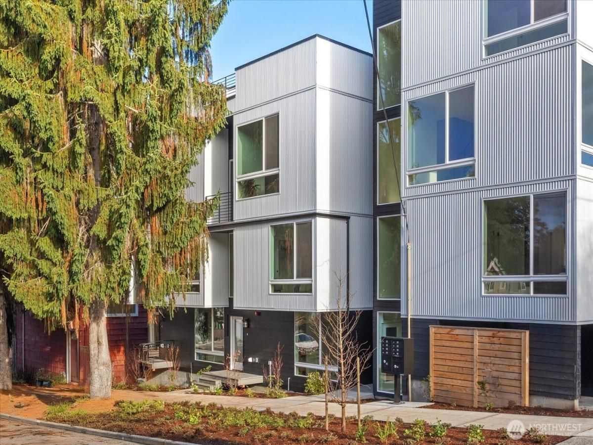 MLS #NWM2465666 image #0