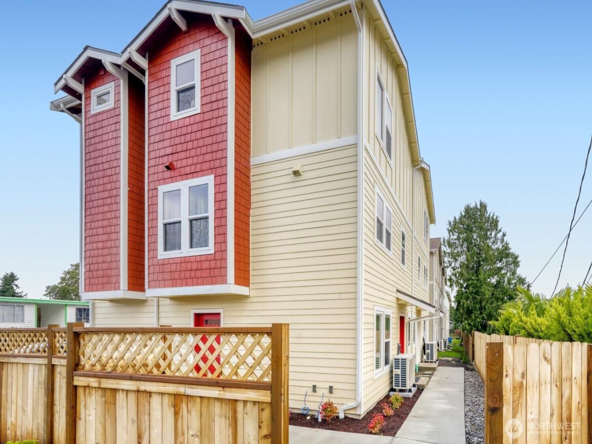 MLS #NWM2466356 image #0