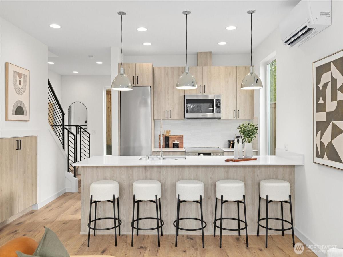 MLS #NWM2467207 image #0