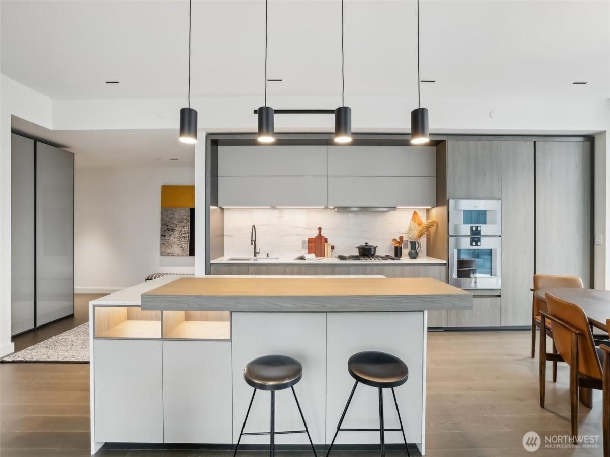 MLS #NWM2470785 image #0