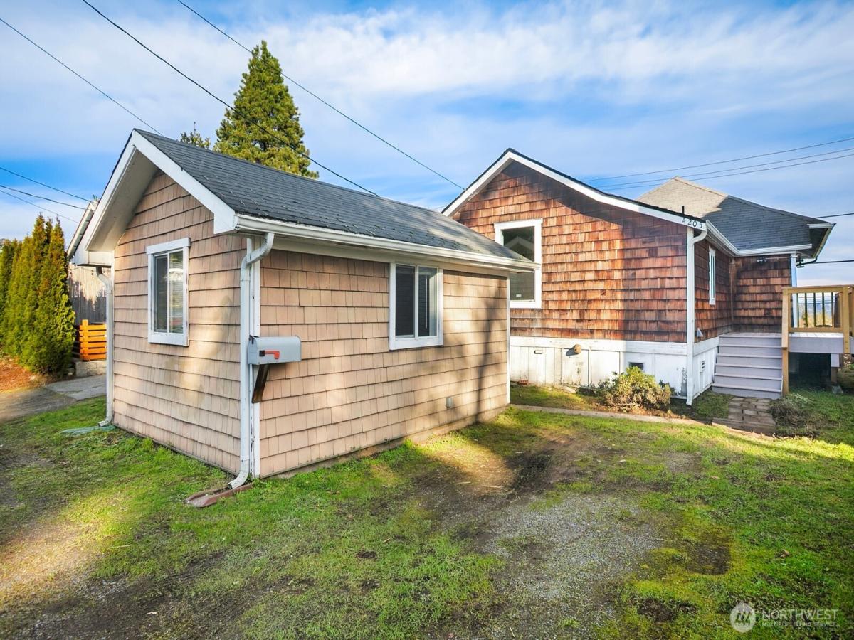 MLS #NWM2471031 image #0