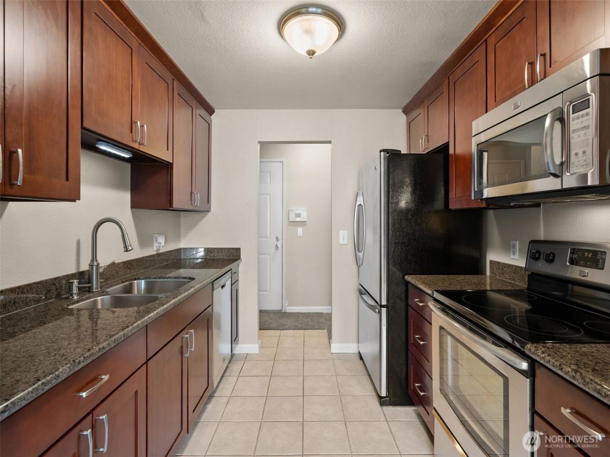 MLS #NWM2505602 image #0