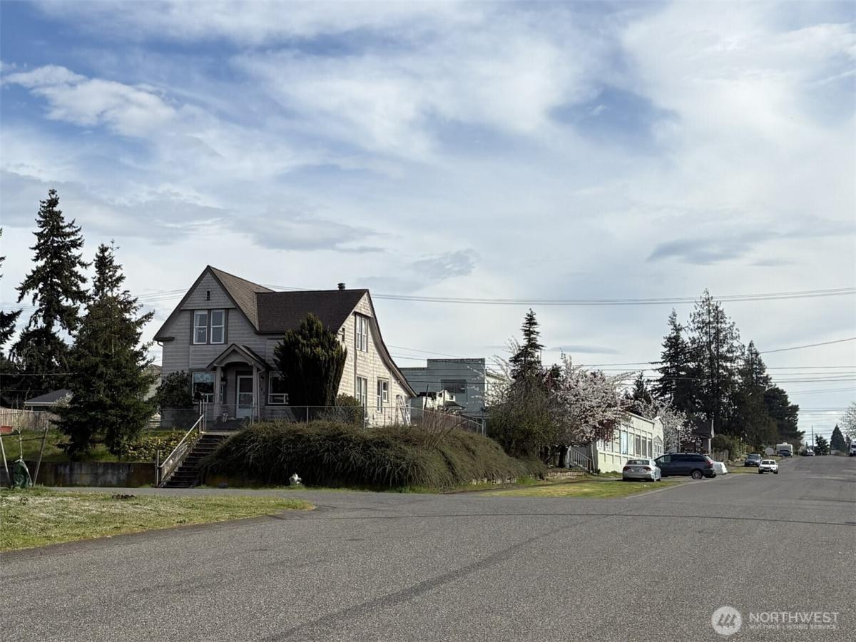 MLS #NWM2505900 image #0