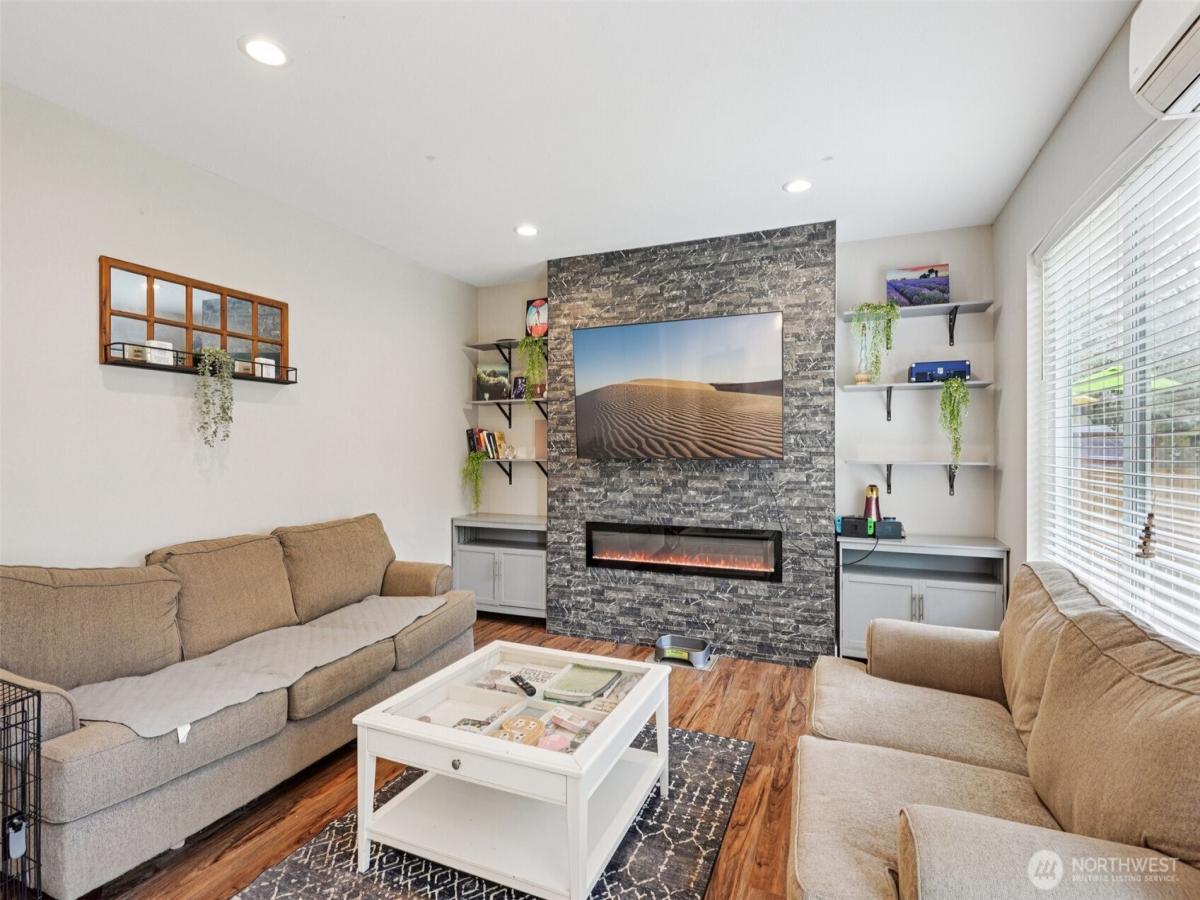 MLS #NWM2506884 image #0