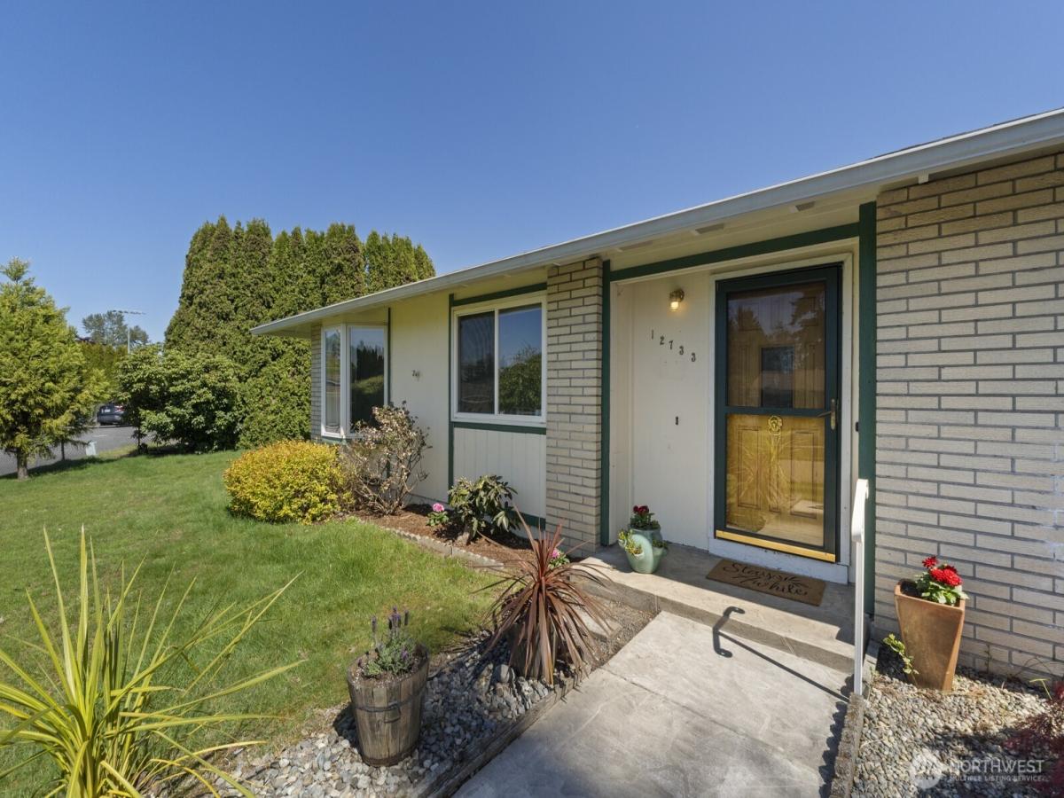 MLS #NWM2511652 image #0