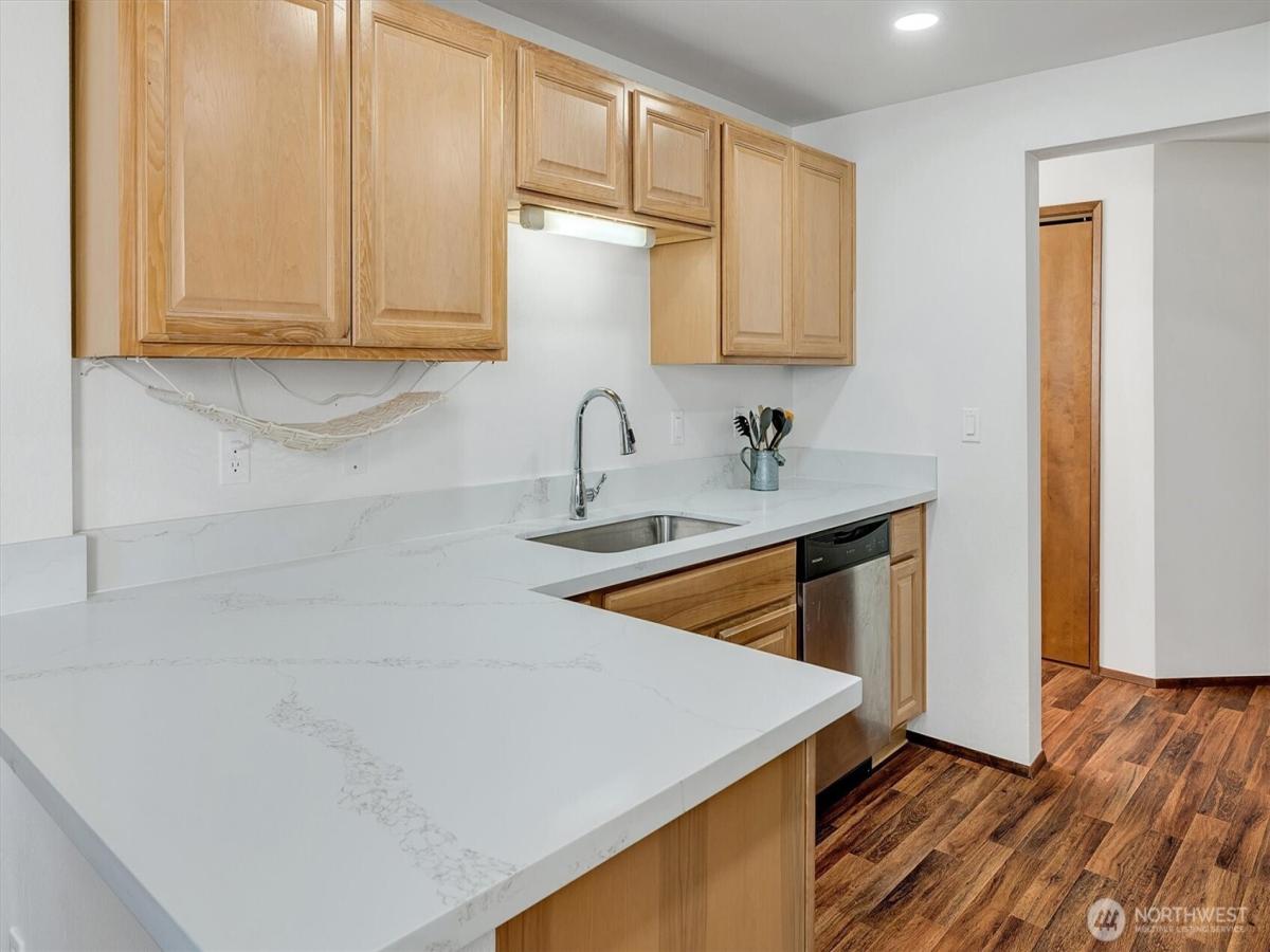 MLS #NWM2516365 image #0