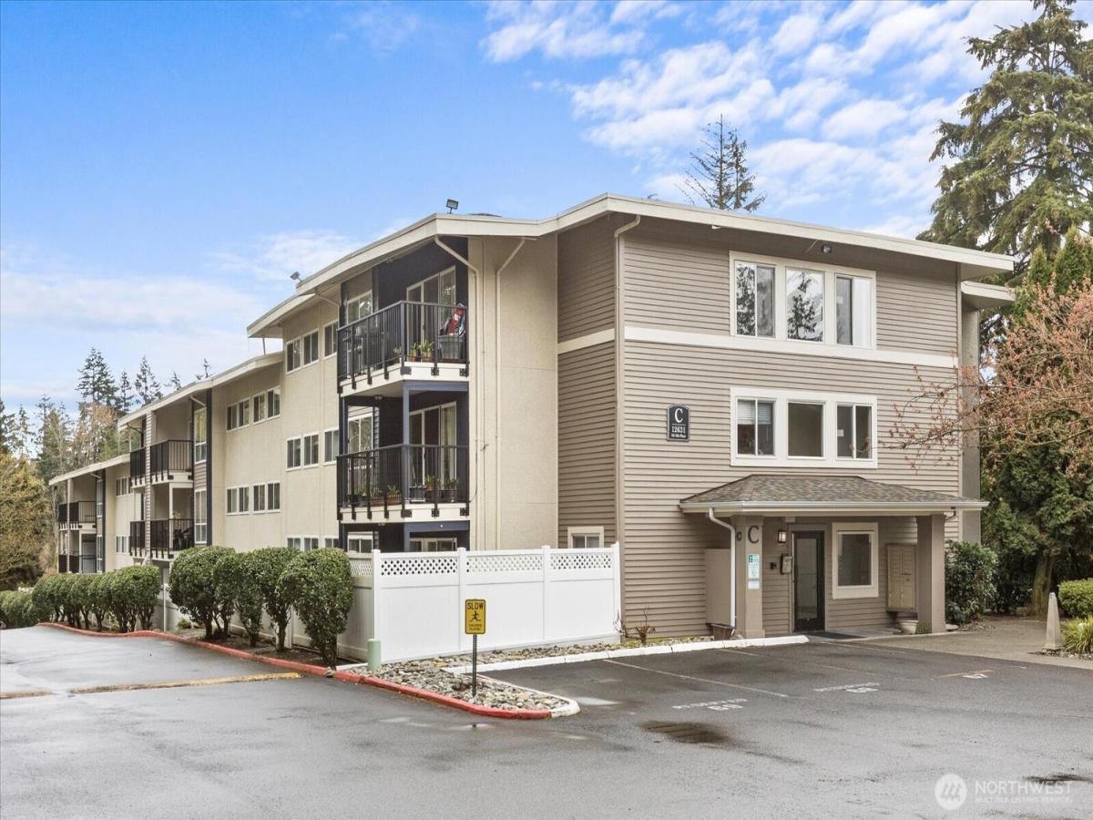 MLS #NWM2516650 image #0