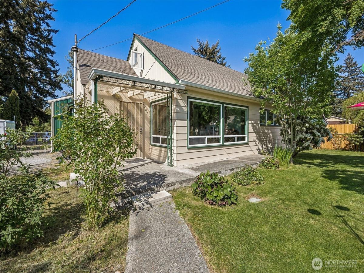 MLS #NWM2518614 image #0