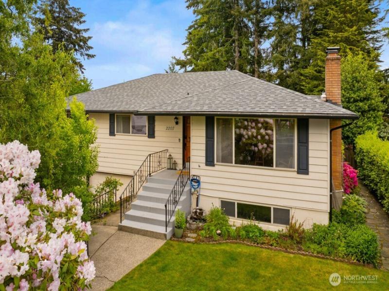 MLS #NWM2521720 image #0