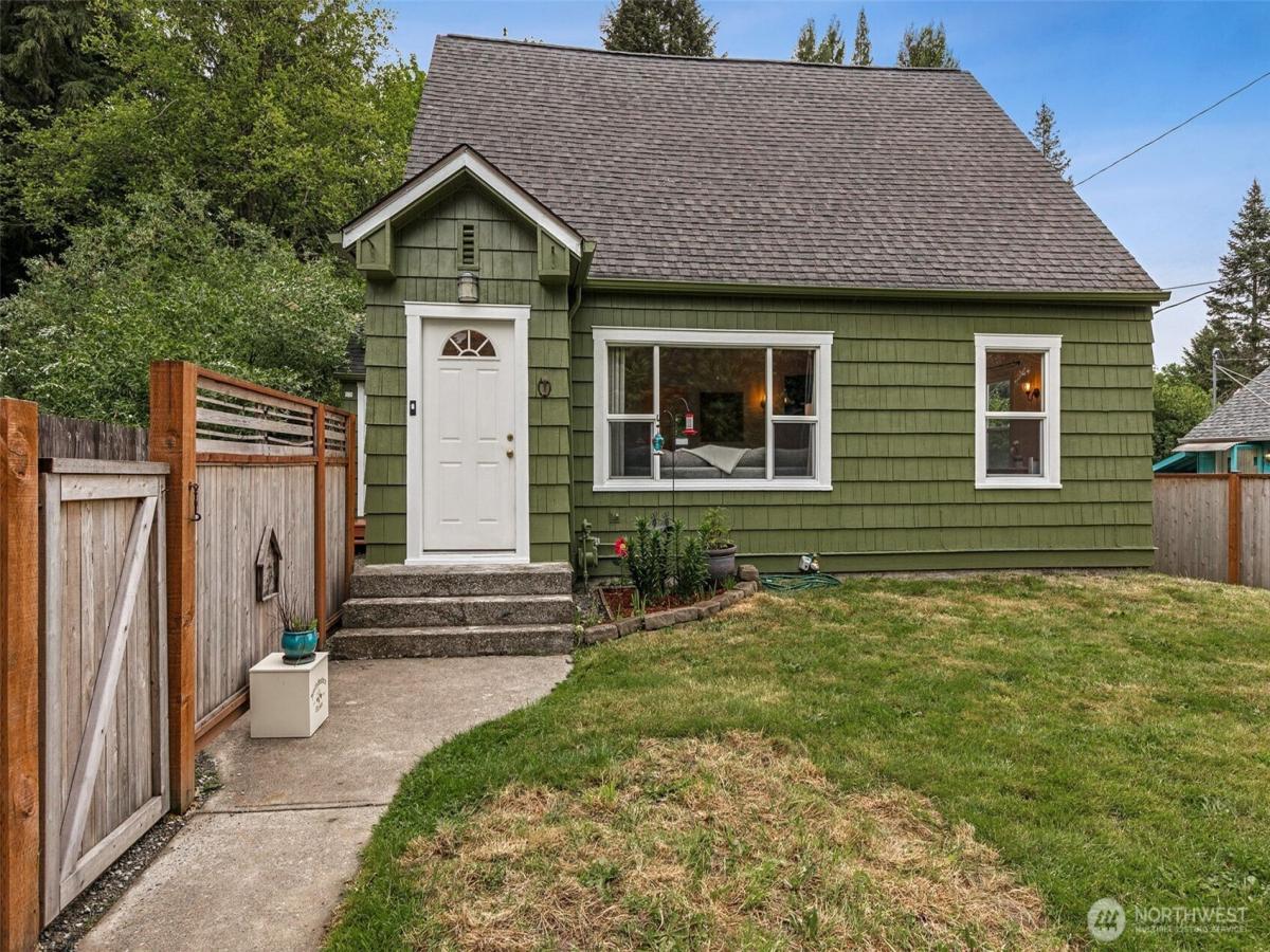 MLS #NWM2524634 image #0
