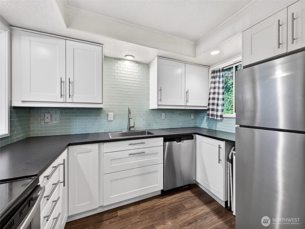MLS #NWM2524680 image #0