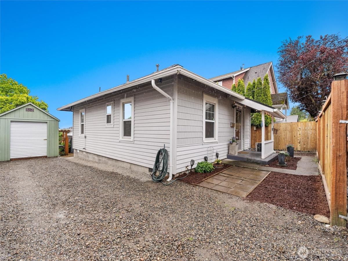 MLS #NWM2524816 image #0
