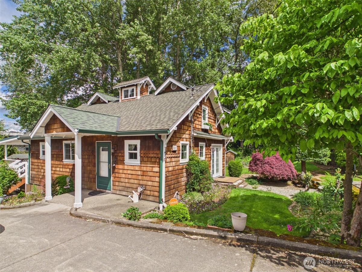 MLS #NWM2525634 image #0