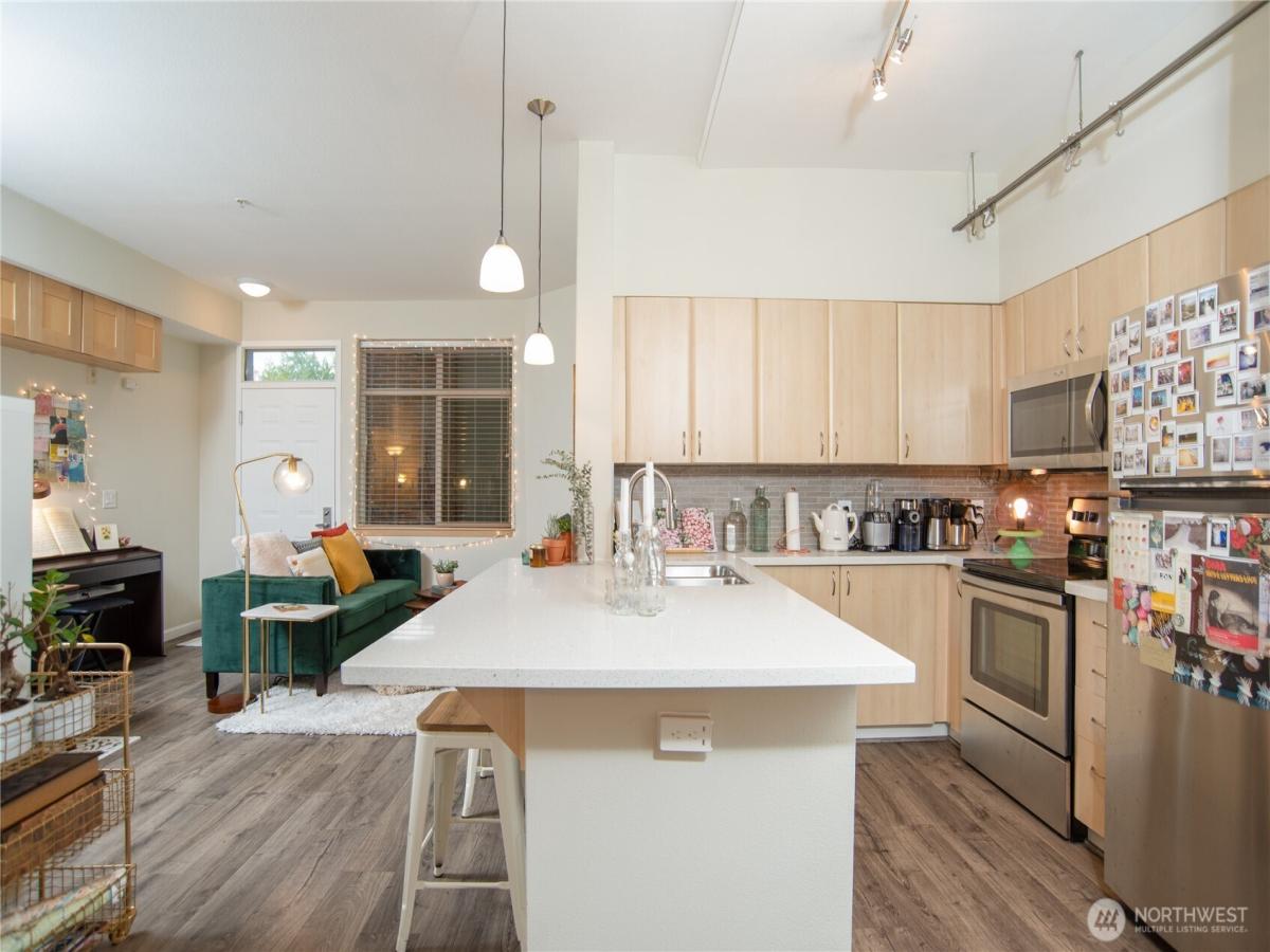 MLS #NWM2525721 image #0