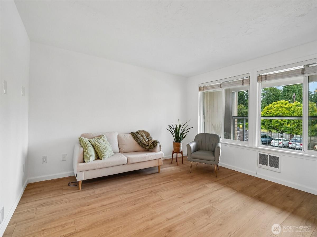 MLS #NWM2528526 image #0