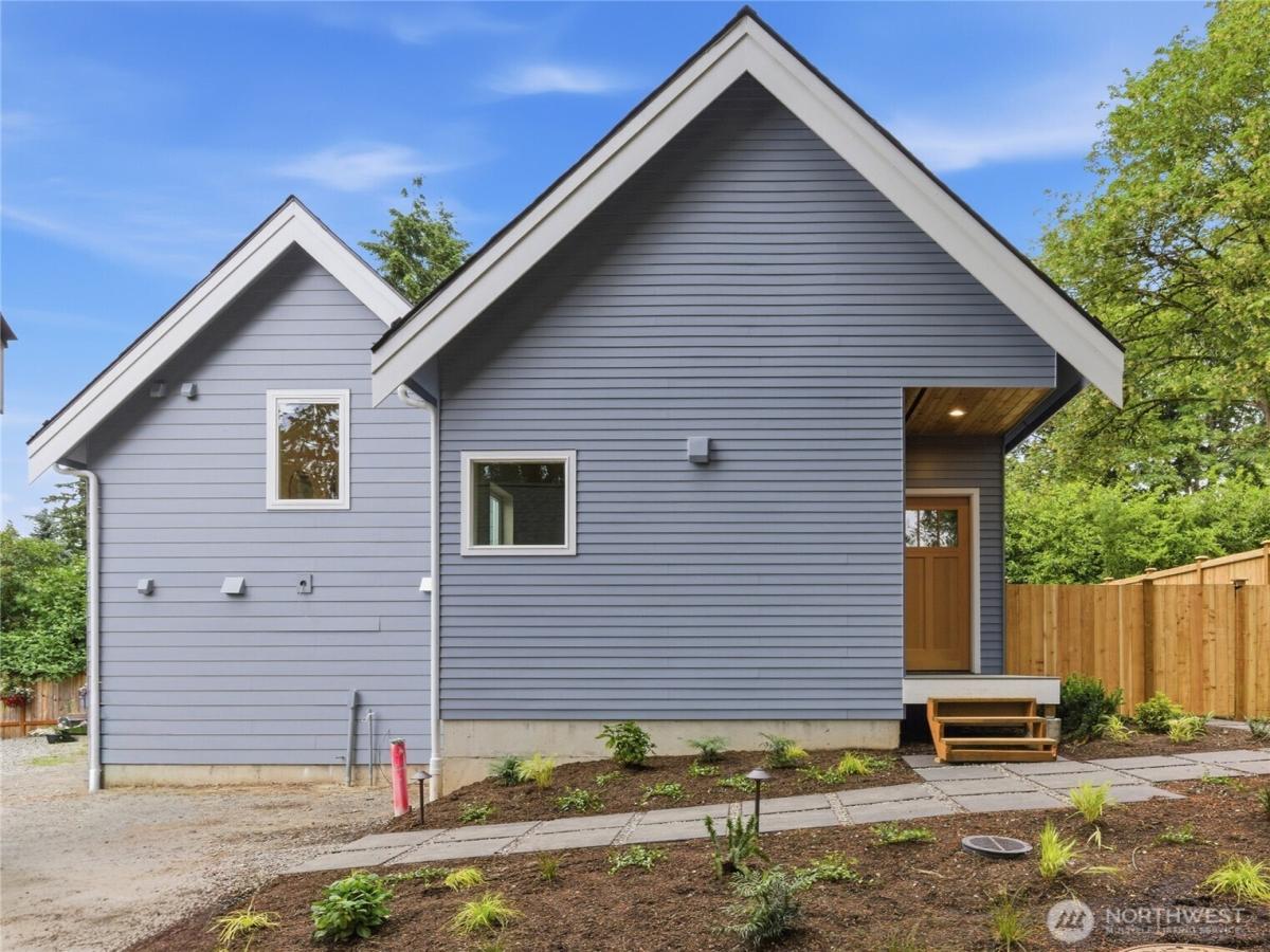 MLS #NWM2529845 image #0
