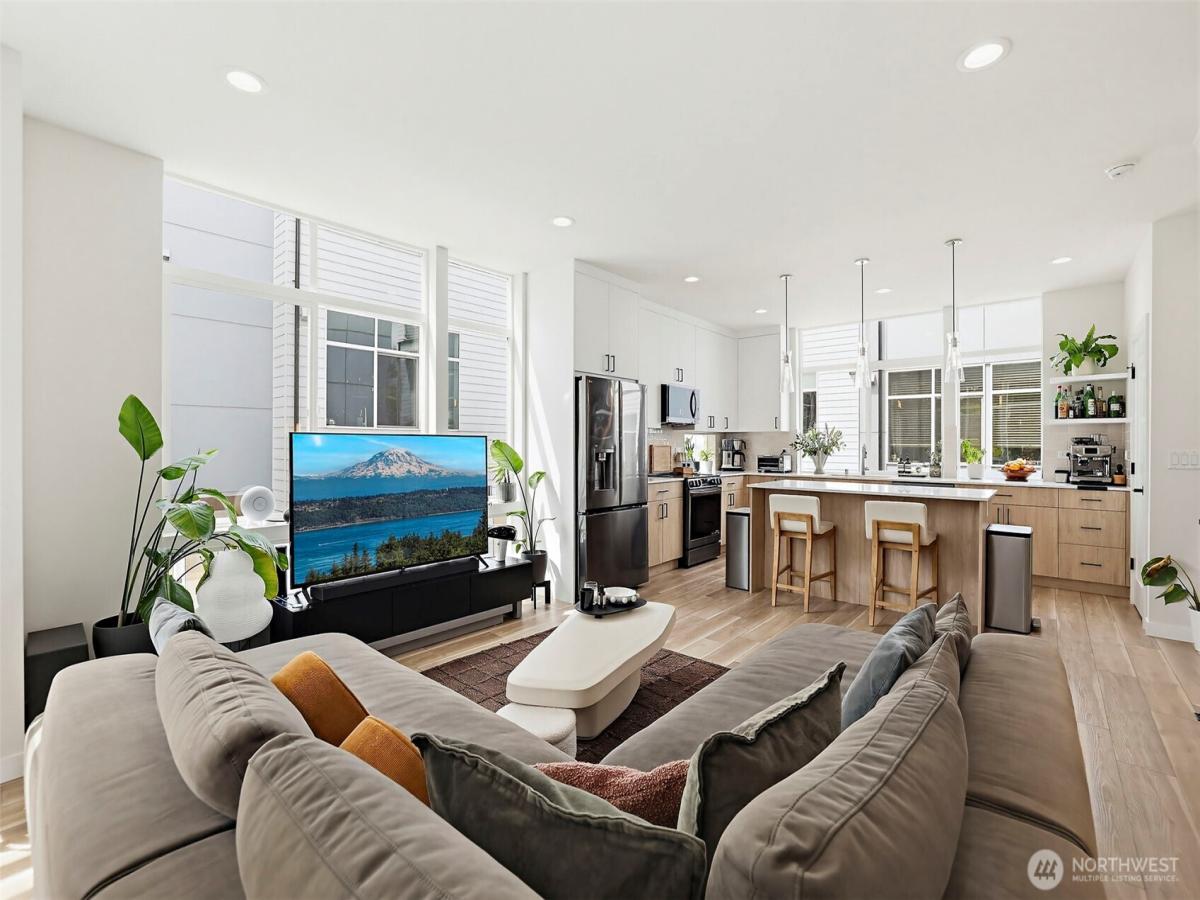 MLS #NWM2526851 image #0