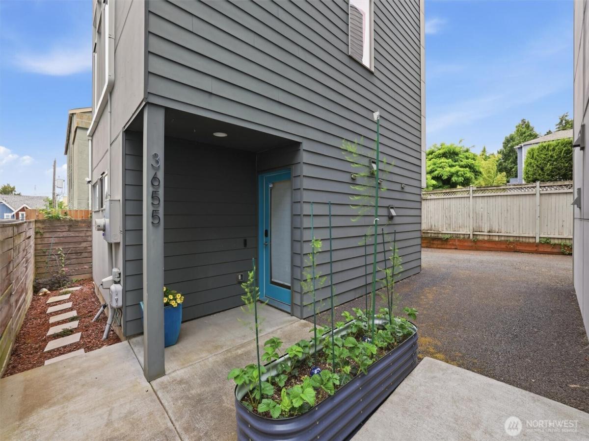 MLS #NWM2535683 image #0