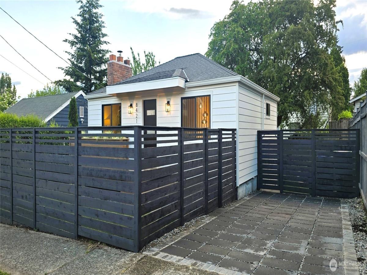 MLS #NWM2535876 image #0