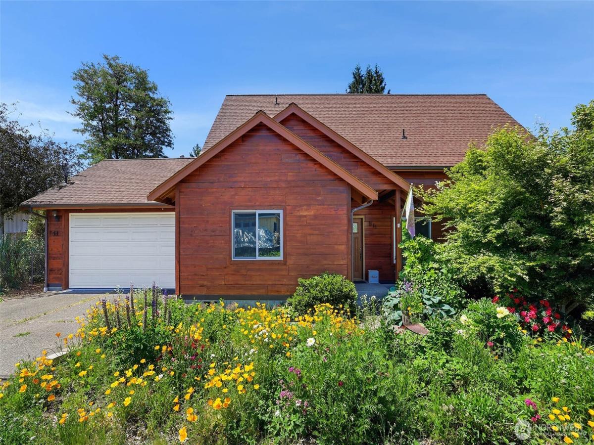 MLS #NWM2537218 image #0