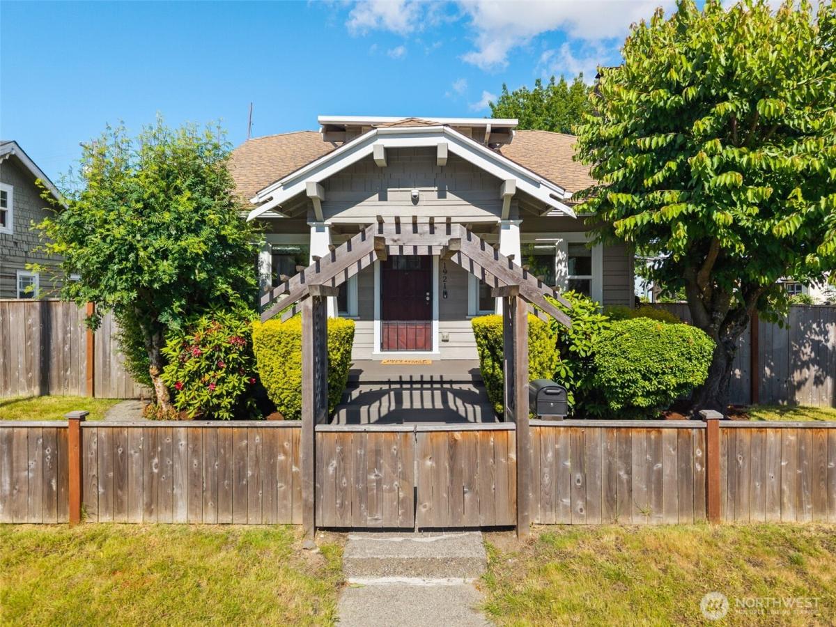 MLS #NWM2538895 image #0