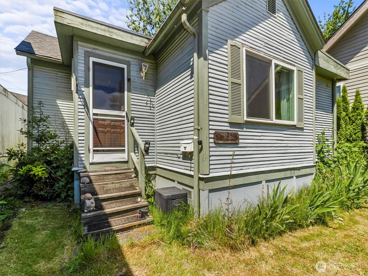 MLS #NWM2540140 image #0