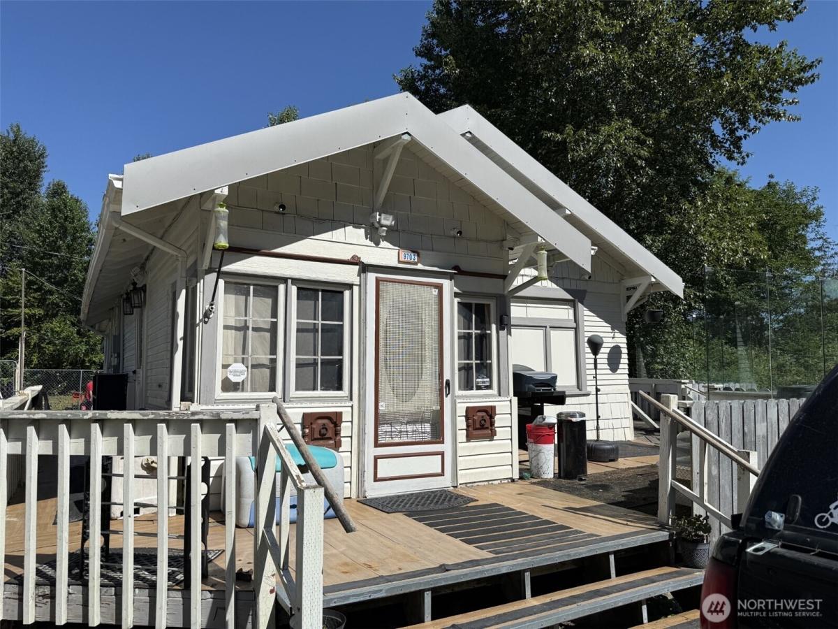 MLS #NWM2544514 image #0