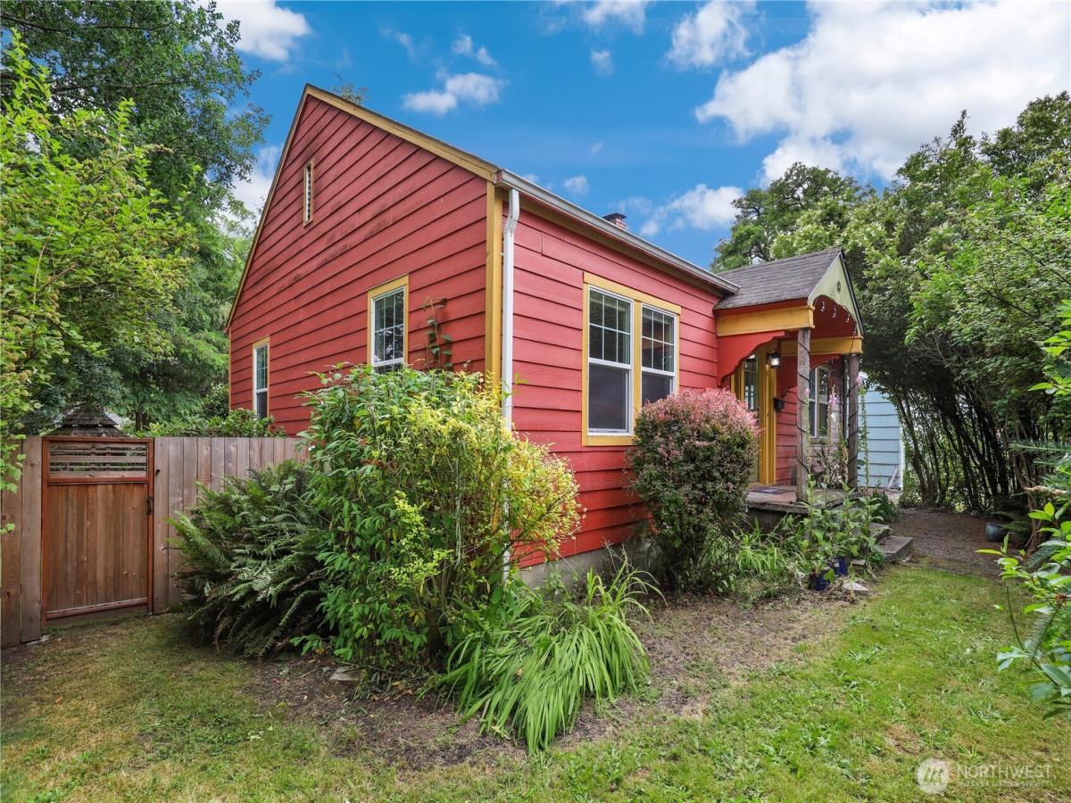 MLS #NWM2548479 image #0