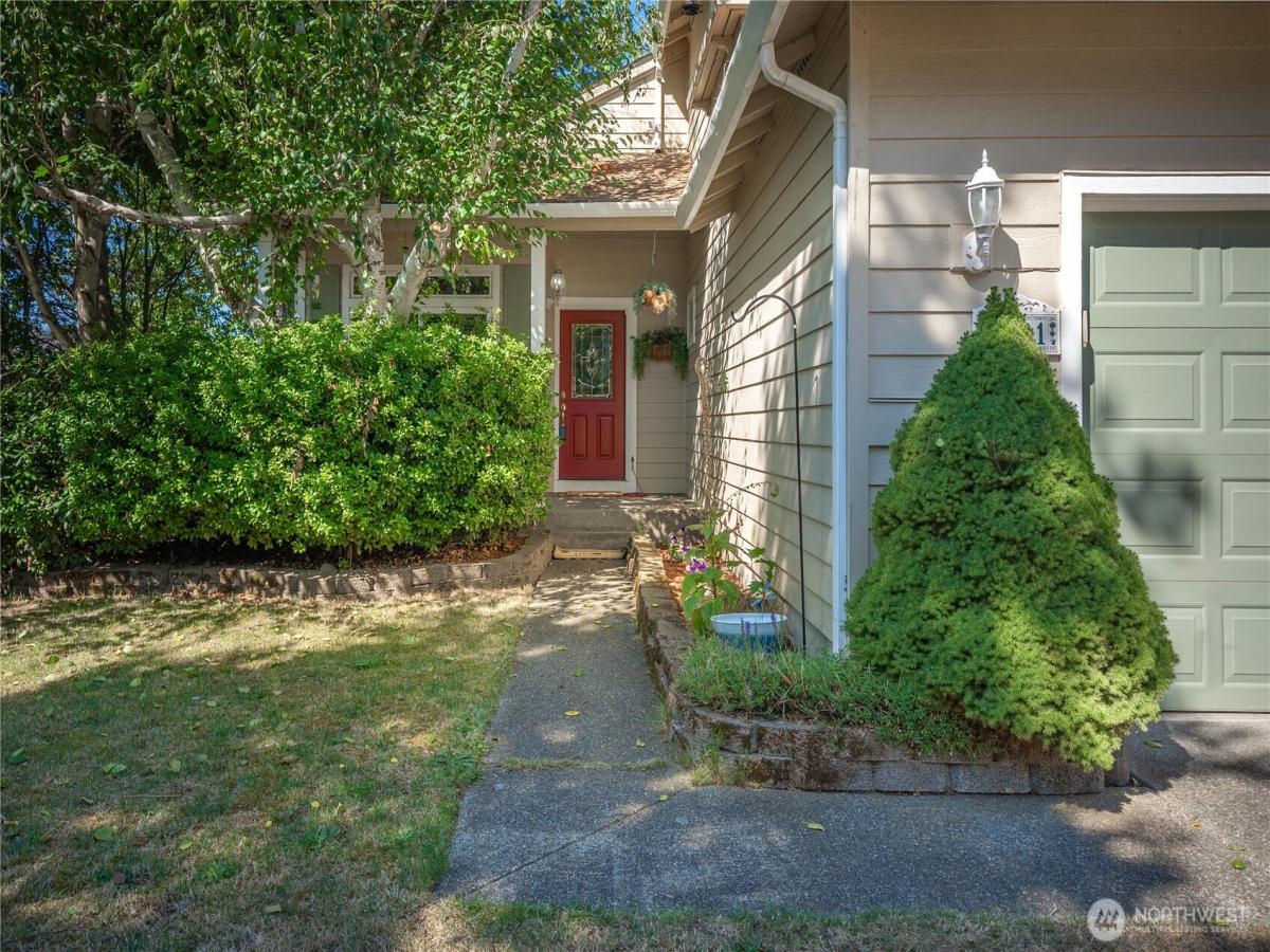 MLS #NWM2550639 image #0