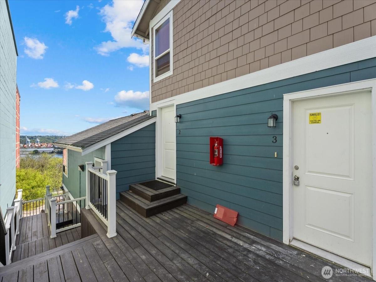 MLS #NWM2551101 image #0