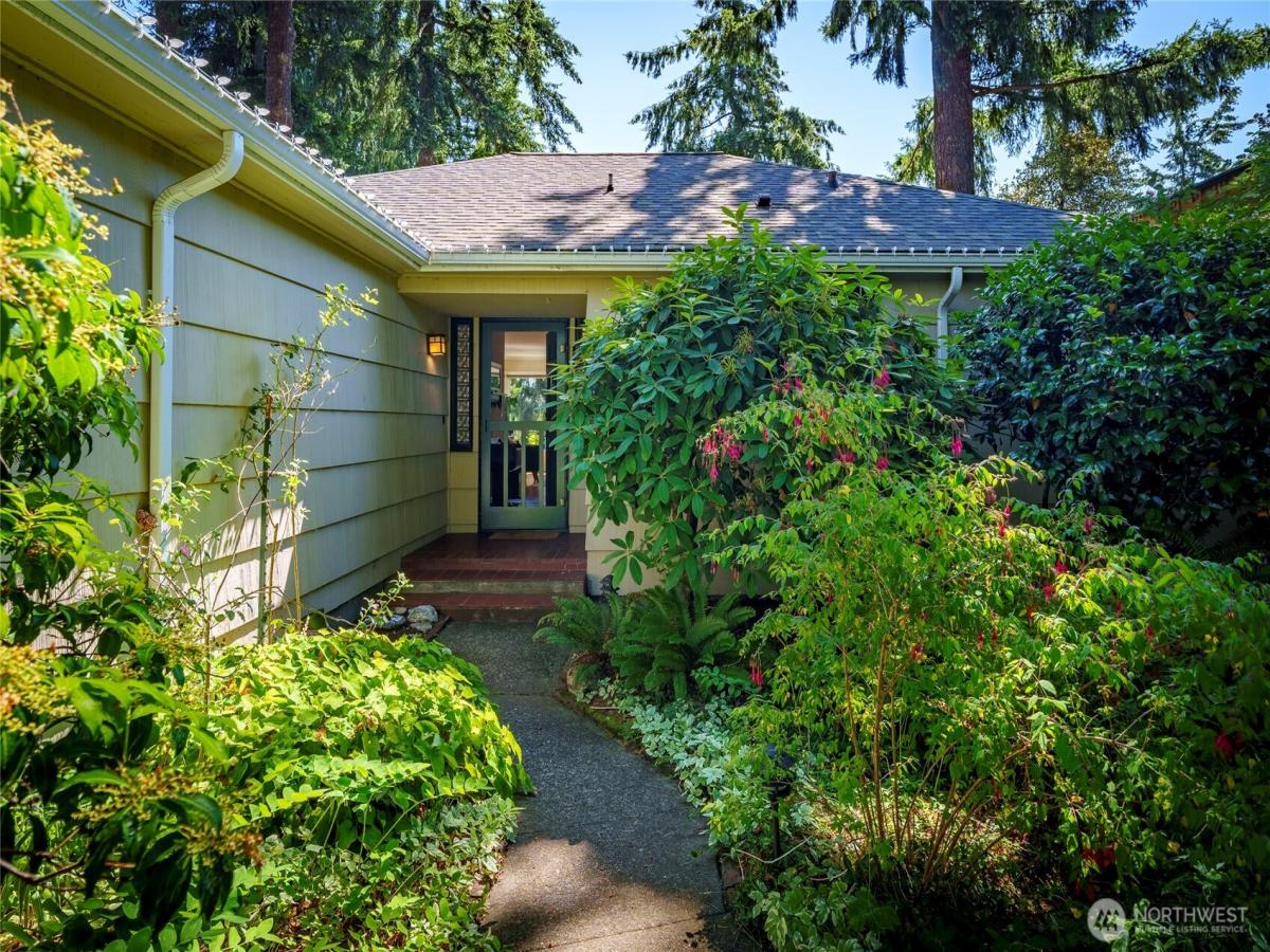 MLS #NWM2551338 image #0
