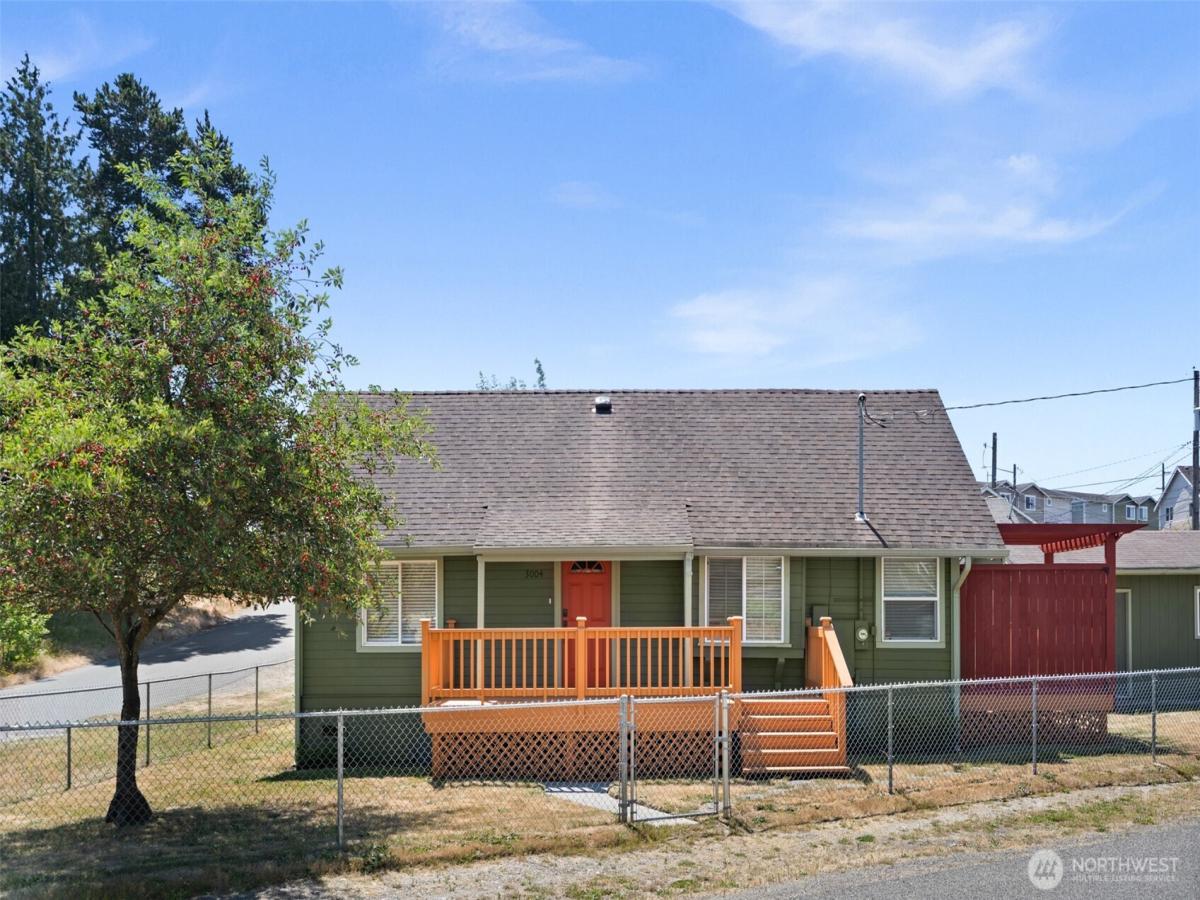 MLS #NWM2551700 image #0